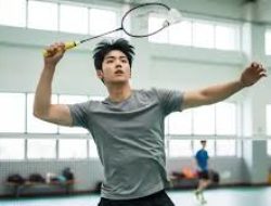 Tips Bermain Badminton Konsisten Tanpa Mengandalkan Tenaga Berlebihan Selama Pertandingan